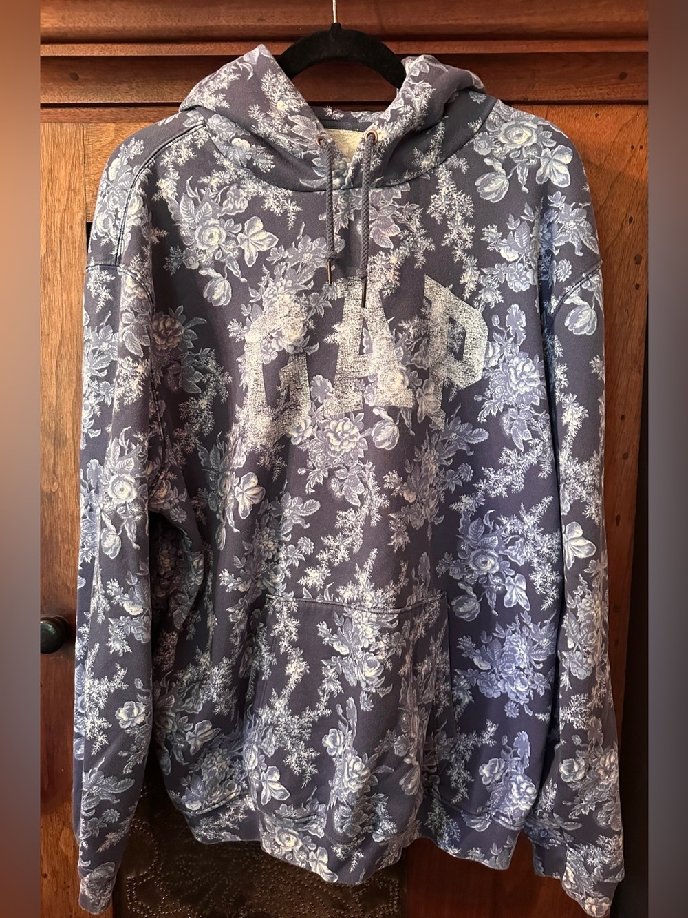NWOT Unisex Gap/ LoveShackFancy Blue Floral Logo Hooded Sweatshirt. Size L.